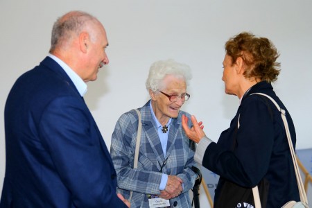 zdjęcie portretowe przedstawiające 3 osoby. Kliknij, aby powiększyć zdjęcie.